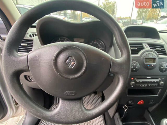 Серый Рено Меган, объемом двигателя 1.6 л и пробегом 250 тыс. км за 5250 $, фото 15 на Automoto.ua