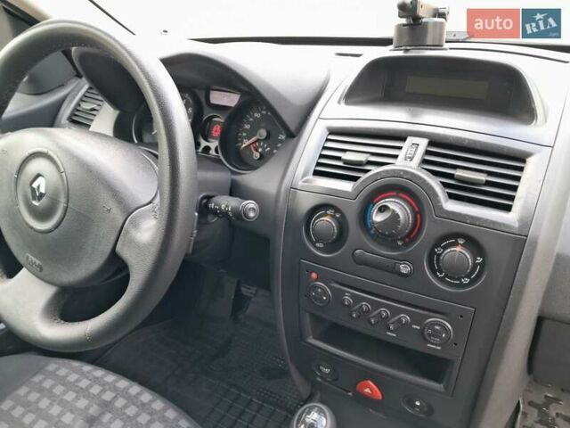 Серый Рено Меган, объемом двигателя 1.6 л и пробегом 165 тыс. км за 5800 $, фото 7 на Automoto.ua