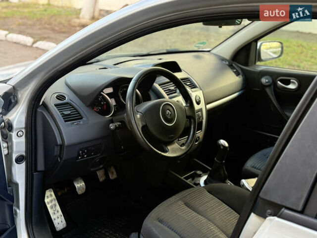 Серый Рено Меган, объемом двигателя 1.6 л и пробегом 213 тыс. км за 5650 $, фото 13 на Automoto.ua