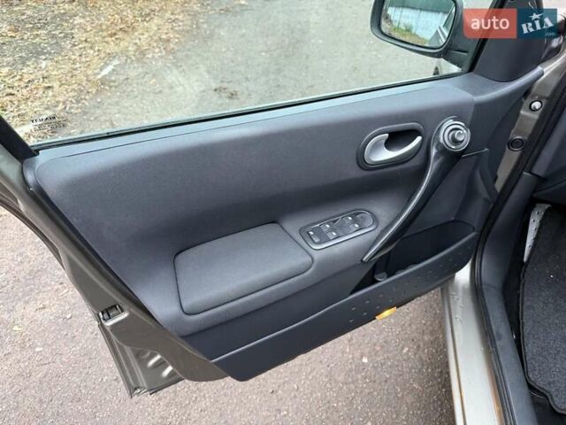 Сірий Рено Меган, об'ємом двигуна 1.6 л та пробігом 213 тис. км за 5890 $, фото 11 на Automoto.ua