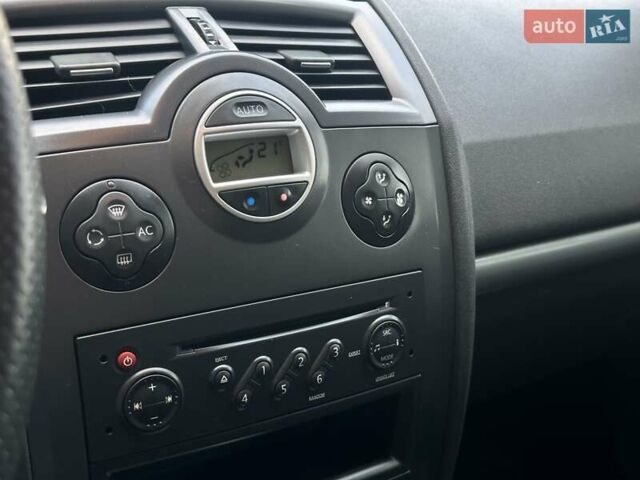 Серый Рено Меган, объемом двигателя 1.6 л и пробегом 193 тыс. км за 5999 $, фото 6 на Automoto.ua