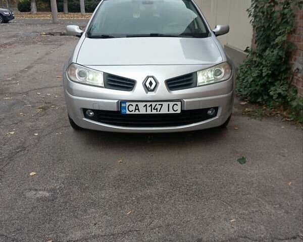 Серый Рено Меган, объемом двигателя 1.6 л и пробегом 230 тыс. км за 5299 $, фото 11 на Automoto.ua