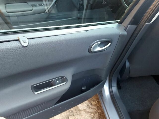 Серый Рено Меган, объемом двигателя 1.6 л и пробегом 226 тыс. км за 5900 $, фото 12 на Automoto.ua