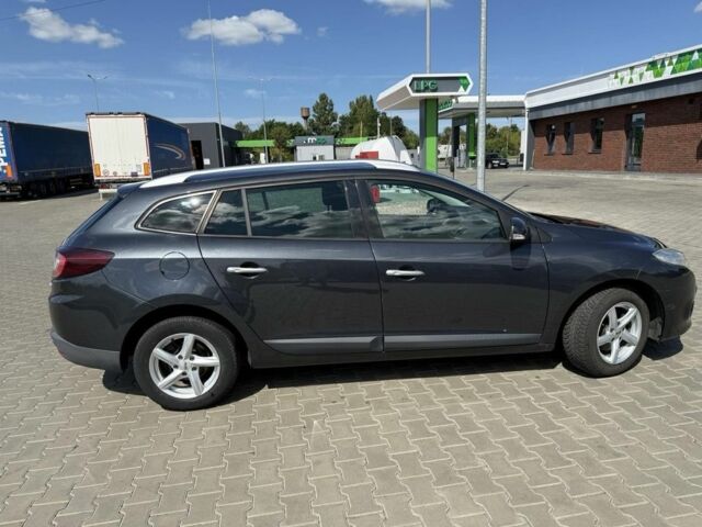 Серый Рено Меган, объемом двигателя 0 л и пробегом 143 тыс. км за 3999 $, фото 6 на Automoto.ua