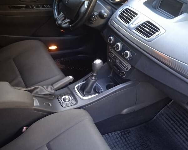 Сірий Рено Меган, об'ємом двигуна 1.6 л та пробігом 352 тис. км за 6000 $, фото 4 на Automoto.ua