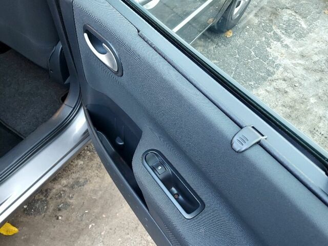 Серый Рено Меган, объемом двигателя 1.6 л и пробегом 226 тыс. км за 5900 $, фото 16 на Automoto.ua