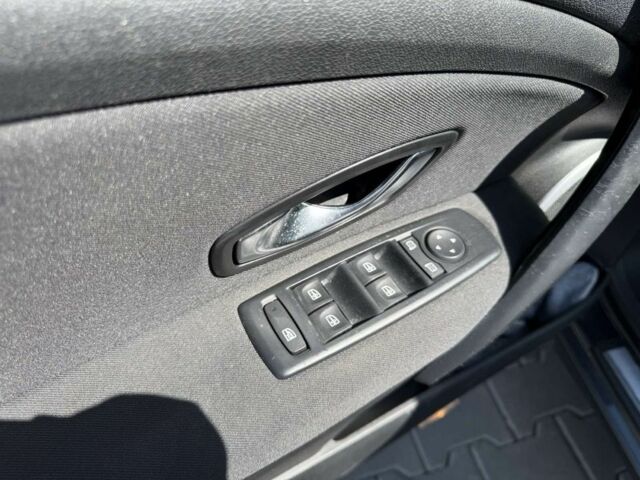 Серый Рено Меган, объемом двигателя 0 л и пробегом 143 тыс. км за 3999 $, фото 14 на Automoto.ua