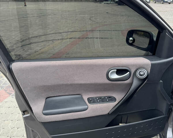 Серый Рено Меган, объемом двигателя 1.5 л и пробегом 277 тыс. км за 6000 $, фото 7 на Automoto.ua