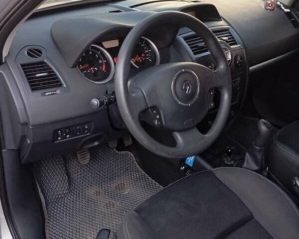 Сірий Рено Меган, об'ємом двигуна 1.6 л та пробігом 139 тис. км за 6700 $, фото 4 на Automoto.ua