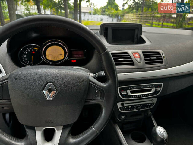Рено Меган 2009 в Киеве на Automoto.ua Серый Рено Меган, объемом двигателя 1.4 л и пробегом 267 тыс. км за 5990 $, фото 22 на Automoto.ua