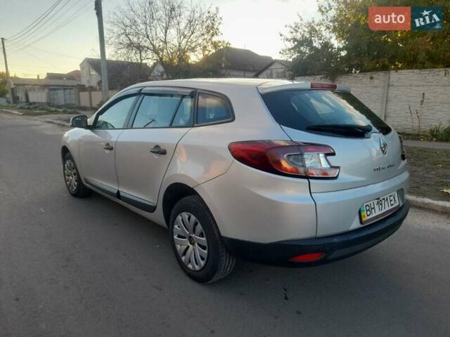 Рено Меган 2009 в Николаеве на Automoto.ua Серый Рено Меган, объемом двигателя 1.46 л и пробегом 264 тыс. км за 6400 $, фото 5 на Automoto.ua