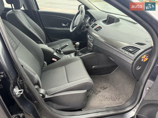 Серый Рено Меган, объемом двигателя 1.6 л и пробегом 231 тыс. км за 7800 $, фото 47 на Automoto.ua