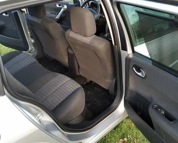 Серый Рено Меган, объемом двигателя 1.6 л и пробегом 178 тыс. км за 5900 $, фото 26 на Automoto.ua