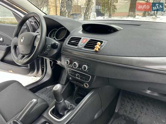 Сірий Рено Меган, об'ємом двигуна 1.6 л та пробігом 176 тис. км за 6450 $, фото 50 на Automoto.ua