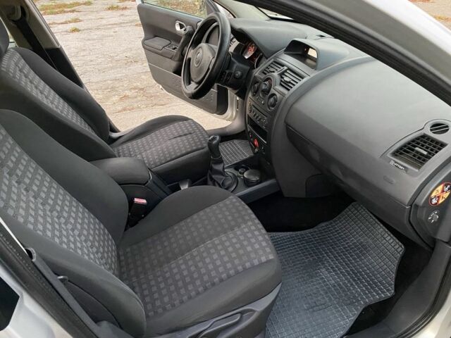 Сірий Рено Меган, об'ємом двигуна 1.6 л та пробігом 260 тис. км за 3750 $, фото 13 на Automoto.ua