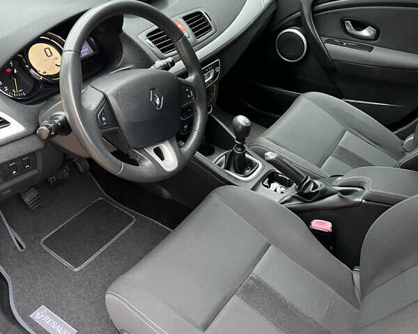 Сірий Рено Меган, об'ємом двигуна 1.6 л та пробігом 210 тис. км за 7250 $, фото 19 на Automoto.ua