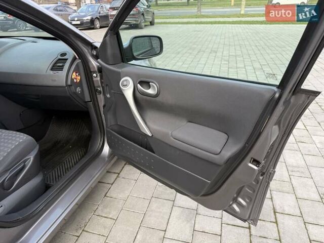 Серый Рено Меган, объемом двигателя 1.6 л и пробегом 195 тыс. км за 5750 $, фото 34 на Automoto.ua