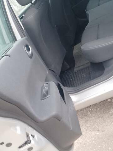 Серый Рено Меган, объемом двигателя 1.46 л и пробегом 295 тыс. км за 5100 $, фото 11 на Automoto.ua