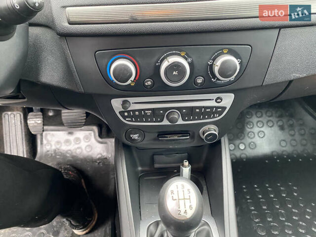 Серый Рено Меган, объемом двигателя 1.6 л и пробегом 206 тыс. км за 6850 $, фото 32 на Automoto.ua