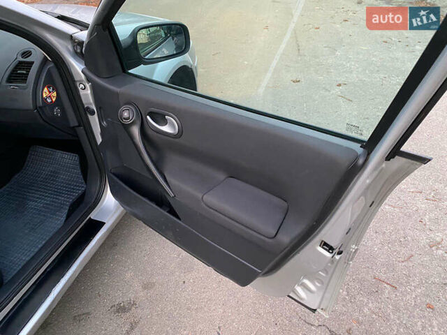 Сірий Рено Меган, об'ємом двигуна 1.6 л та пробігом 260 тис. км за 3600 $, фото 16 на Automoto.ua