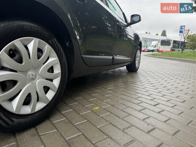 Серый Рено Меган, объемом двигателя 1.6 л и пробегом 231 тыс. км за 7800 $, фото 61 на Automoto.ua