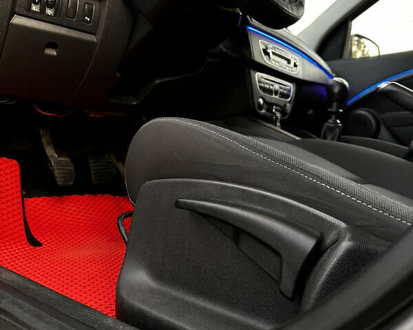 Рено Меган 2009 в Луцке на Automoto.ua Серый Рено Меган, объемом двигателя 1.5 л и пробегом 275 тыс. км за 5150 $, фото 25 на Automoto.ua