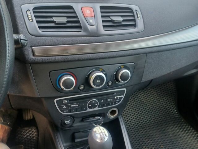 Сірий Рено Меган, об'ємом двигуна 1.5 л та пробігом 265 тис. км за 6500 $, фото 5 на Automoto.ua