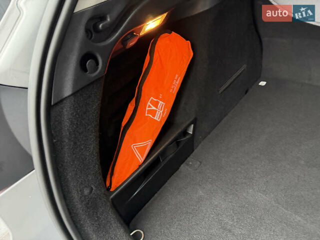 Сірий Рено Меган, об'ємом двигуна 1.6 л та пробігом 196 тис. км за 7850 $, фото 111 на Automoto.ua