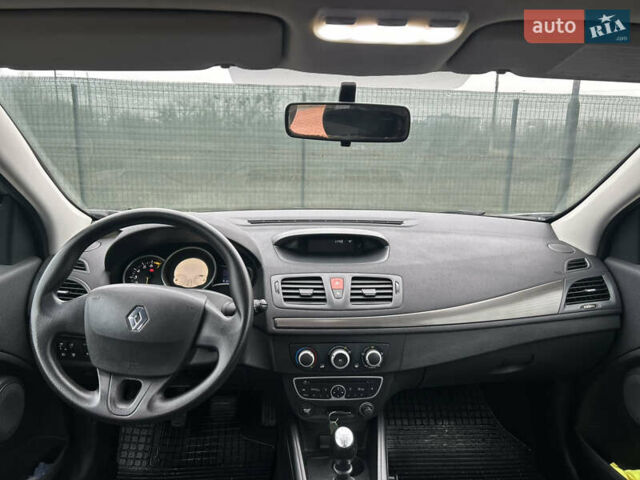 Сірий Рено Меган, об'ємом двигуна 1.6 л та пробігом 172 тис. км за 7450 $, фото 88 на Automoto.ua