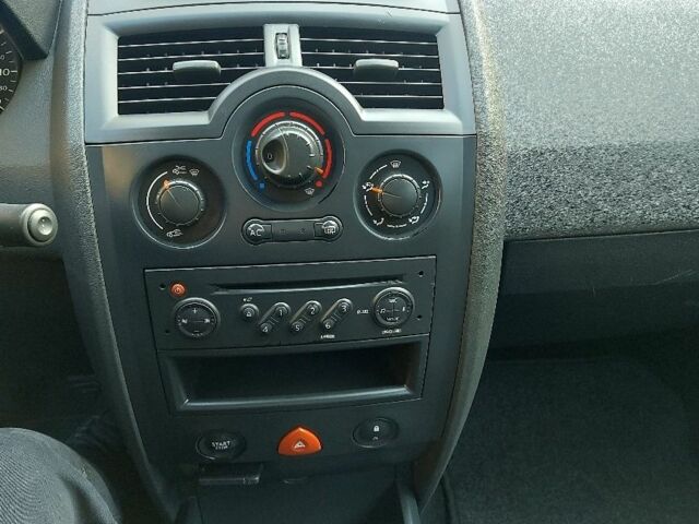 Серый Рено Меган, объемом двигателя 1.6 л и пробегом 226 тыс. км за 5900 $, фото 20 на Automoto.ua