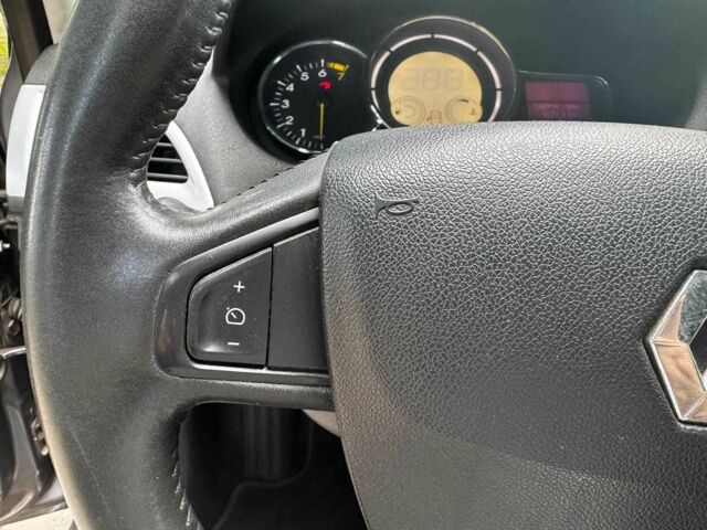 Рено Меган 2009 у Києві на Automoto.ua Сірий Рено Меган, об'ємом двигуна 1.4 л та пробігом 267 тис. км за 5390 $, фото 15 на Automoto.ua