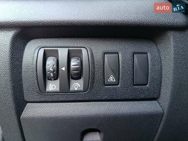 Серый Рено Меган, объемом двигателя 1.6 л и пробегом 195 тыс. км за 6800 $, фото 9 на Automoto.ua