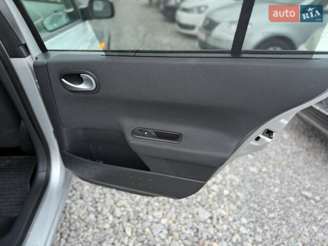 Серый Рено Меган, объемом двигателя 1.6 л и пробегом 156 тыс. км за 6850 $, фото 19 на Automoto.ua