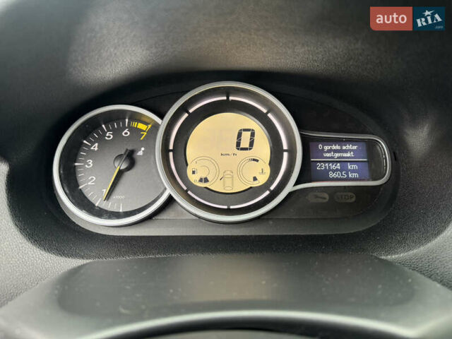 Серый Рено Меган, объемом двигателя 1.6 л и пробегом 231 тыс. км за 7800 $, фото 49 на Automoto.ua