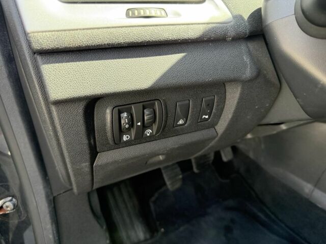 Серый Рено Меган, объемом двигателя 0 л и пробегом 143 тыс. км за 3999 $, фото 13 на Automoto.ua