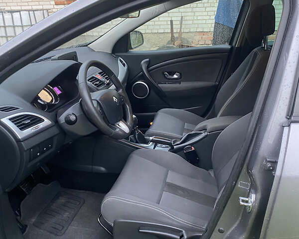 Серый Рено Меган, объемом двигателя 1.4 л и пробегом 200 тыс. км за 6200 $, фото 4 на Automoto.ua