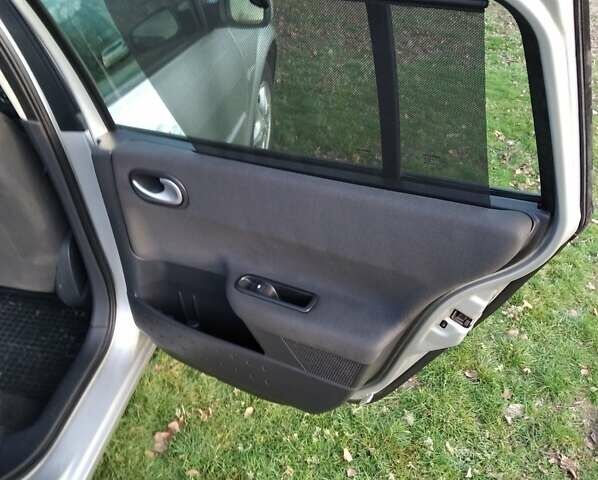 Серый Рено Меган, объемом двигателя 1.6 л и пробегом 178 тыс. км за 5900 $, фото 25 на Automoto.ua