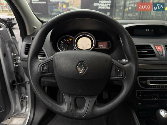 Сірий Рено Меган, об'ємом двигуна 1.6 л та пробігом 196 тис. км за 7850 $, фото 88 на Automoto.ua