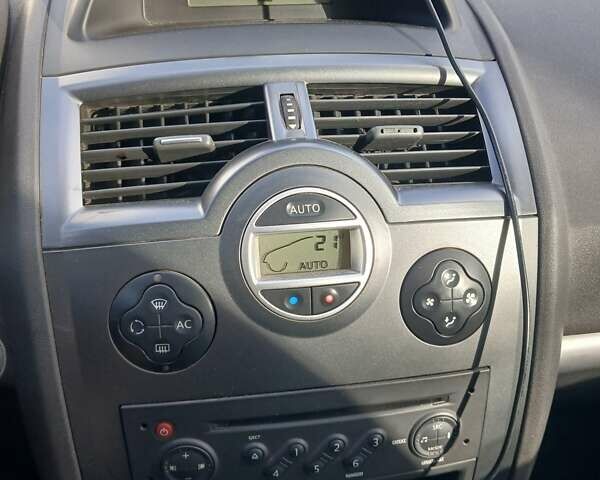 Серый Рено Меган, объемом двигателя 1.6 л и пробегом 199 тыс. км за 4900 $, фото 11 на Automoto.ua