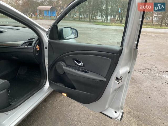 Серый Рено Меган, объемом двигателя 1.6 л и пробегом 206 тыс. км за 6850 $, фото 21 на Automoto.ua