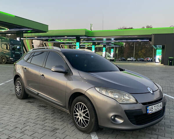 Рено Меган 2009 в Виннице на Automoto.ua Серый Рено Меган, объемом двигателя 1.46 л и пробегом 292 тыс. км за 6900 $, фото 12 на Automoto.ua