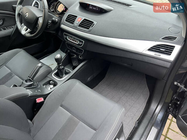 Сірий Рено Меган, об'ємом двигуна 1.6 л та пробігом 210 тис. км за 7250 $, фото 46 на Automoto.ua