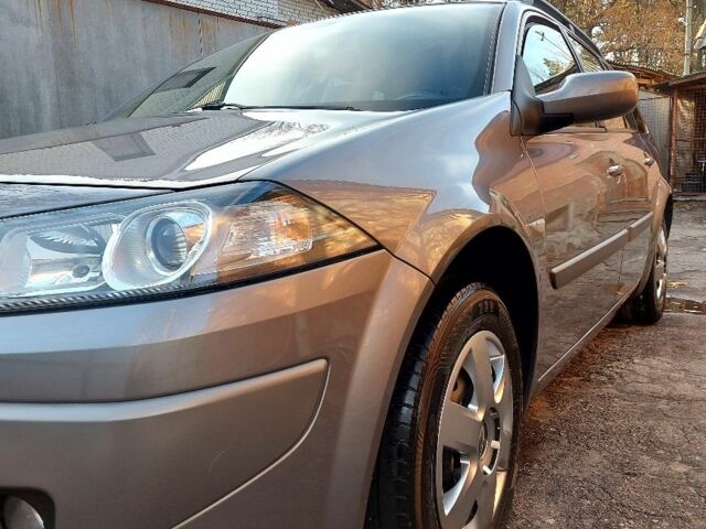 Серый Рено Меган, объемом двигателя 1.6 л и пробегом 226 тыс. км за 5900 $, фото 1 на Automoto.ua