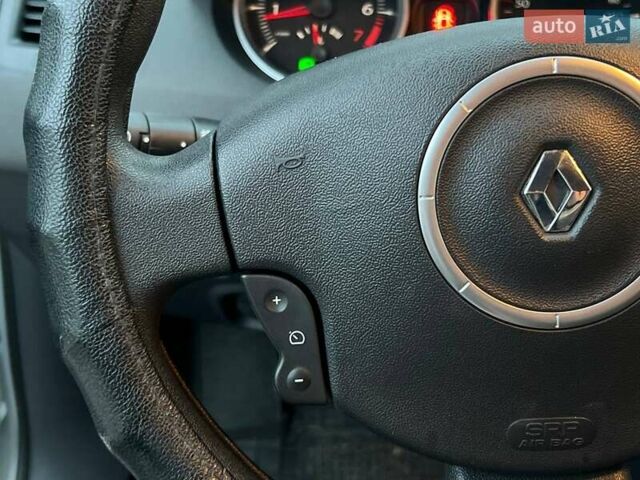 Серый Рено Меган, объемом двигателя 1.6 л и пробегом 263 тыс. км за 5590 $, фото 16 на Automoto.ua