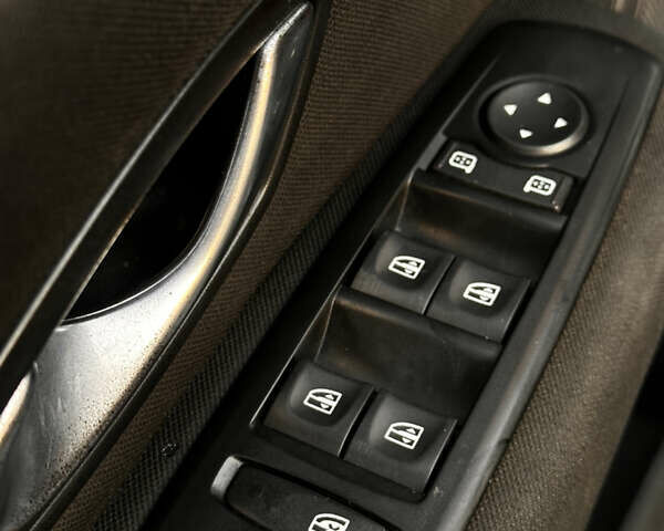 Рено Меган 2009 в Луцке на Automoto.ua Серый Рено Меган, объемом двигателя 1.5 л и пробегом 275 тыс. км за 5150 $, фото 22 на Automoto.ua