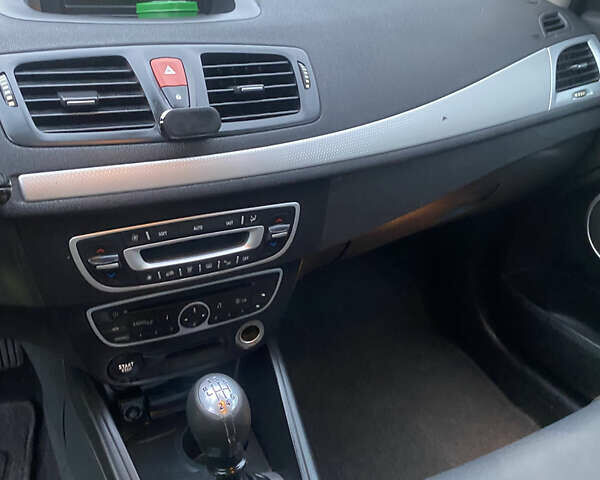 Серый Рено Меган, объемом двигателя 1.4 л и пробегом 200 тыс. км за 6200 $, фото 8 на Automoto.ua