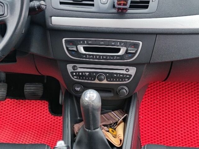 Сірий Рено Меган, об'ємом двигуна 1.5 л та пробігом 337 тис. км за 5600 $, фото 1 на Automoto.ua