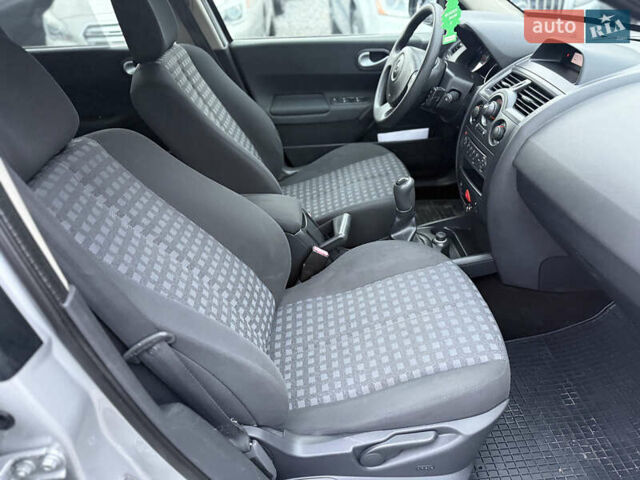 Серый Рено Меган, объемом двигателя 1.6 л и пробегом 156 тыс. км за 6850 $, фото 15 на Automoto.ua