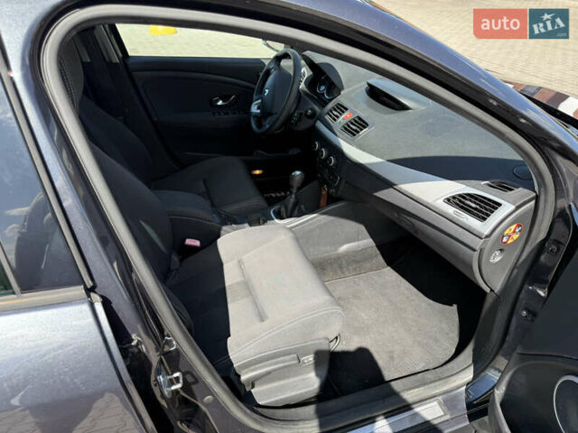 Сірий Рено Меган, об'ємом двигуна 1.4 л та пробігом 143 тис. км за 3999 $, фото 4 на Automoto.ua
