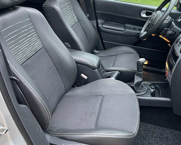 Сірий Рено Меган, об'ємом двигуна 1.6 л та пробігом 230 тис. км за 5950 $, фото 31 на Automoto.ua